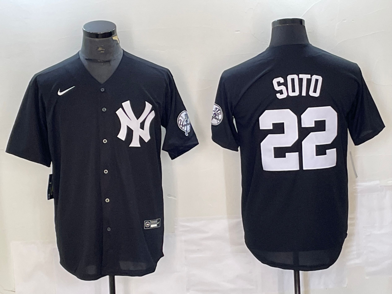 Men's New York Yankees Juan Soto #22 Black Replica Game jersey