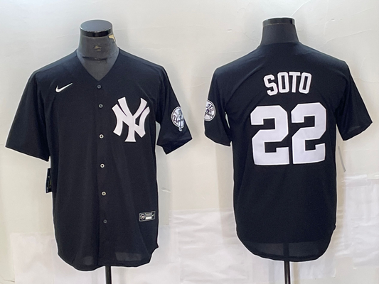 Men's New York Yankees Juan Soto #22 Black Replica Game jersey
